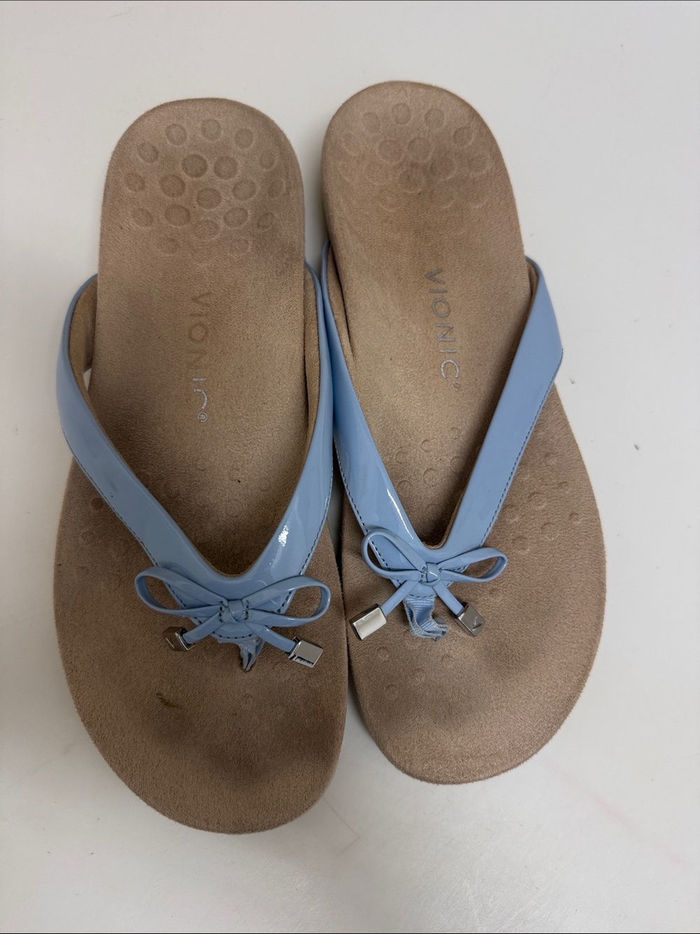 Vionic Women's Light Blue Patent Bow Thong Sandals